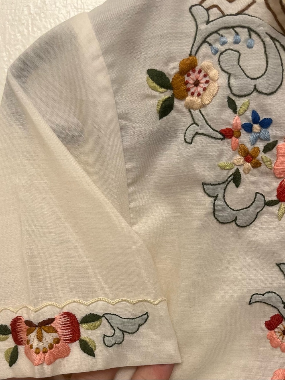 Vintage Embroidered Cream Short-Sleeve Button Shirt with Pink Floral Detail - Picture 3 of 4